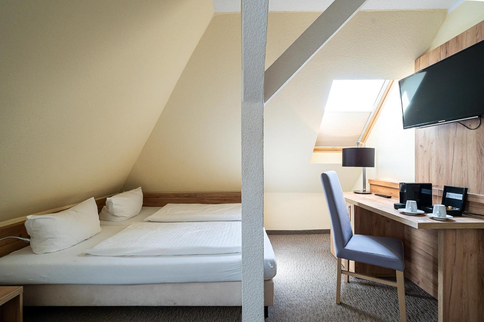 Sleepbeeone Wilhelmshaven Hotel Exterior photo