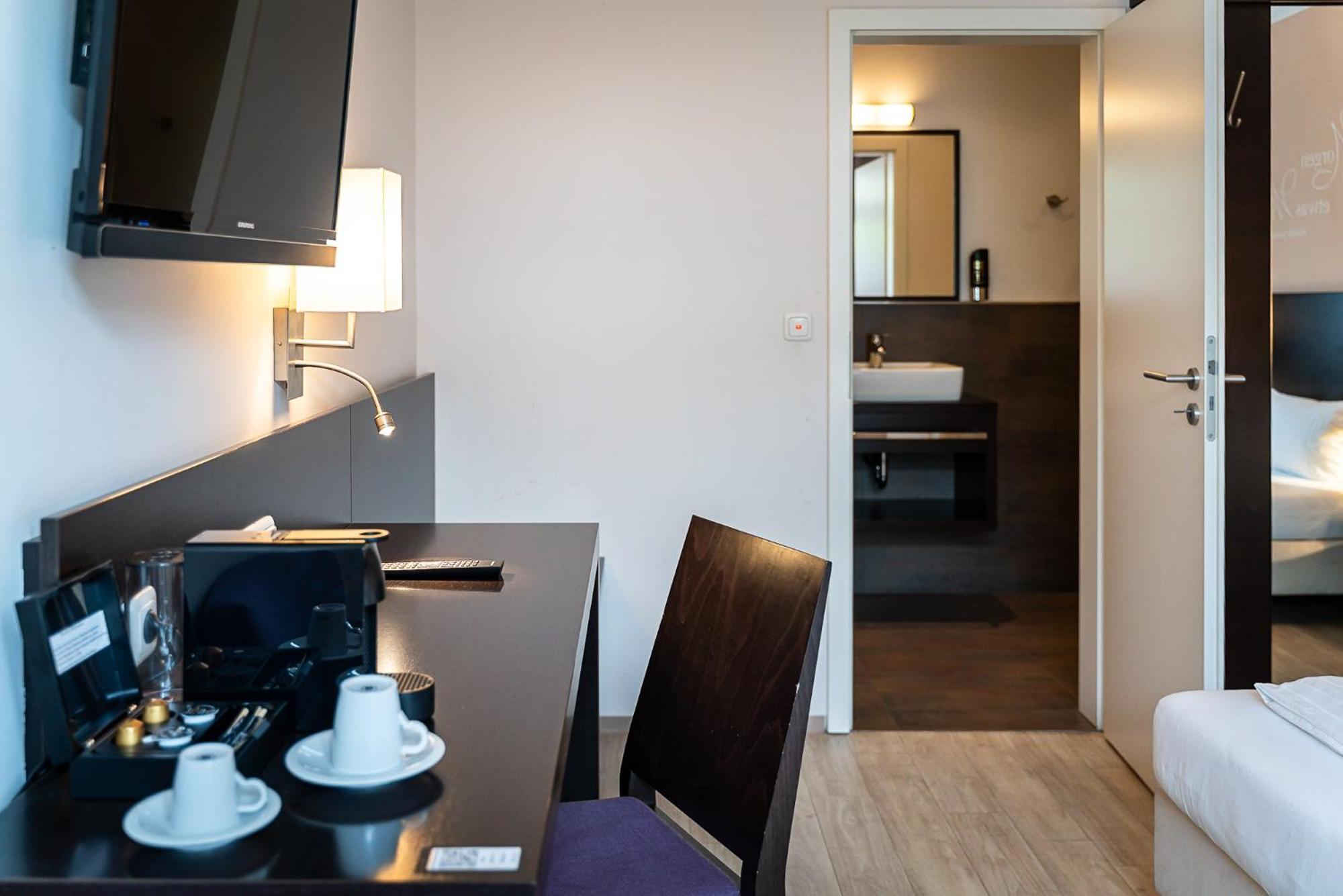 Sleepbeeone Wilhelmshaven Hotel Exterior photo